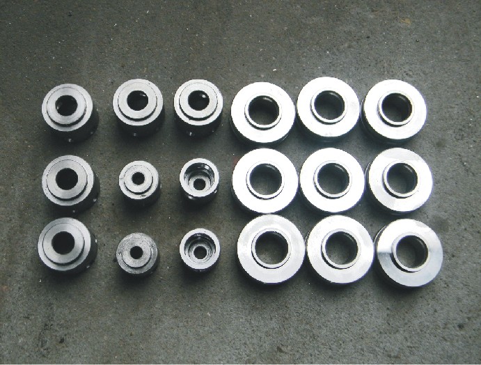 阀座堵头装卸扳手的结构是由扳手体和扳手杆配合使用