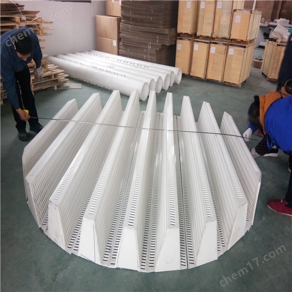 连接部连接固定部且相对安装面露出