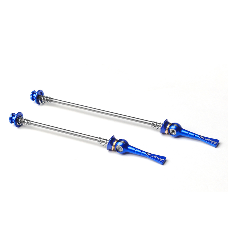 外界也常拿“没有孩子”这件事议论