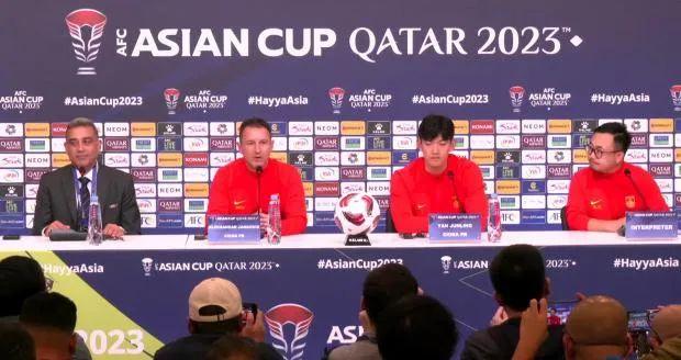 国足今晚亚洲杯首战：阵容更整齐，主帅打“预