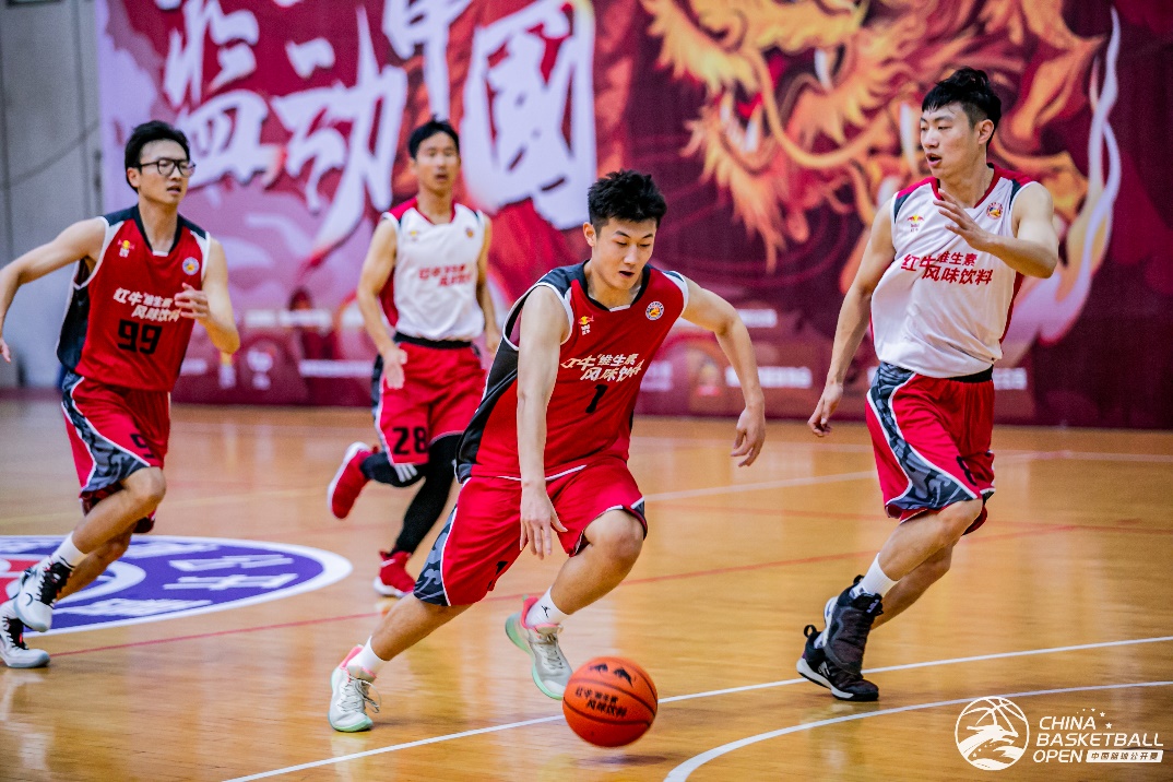 山东烟台举行的中国篮球公开赛分区赛落幕：魏