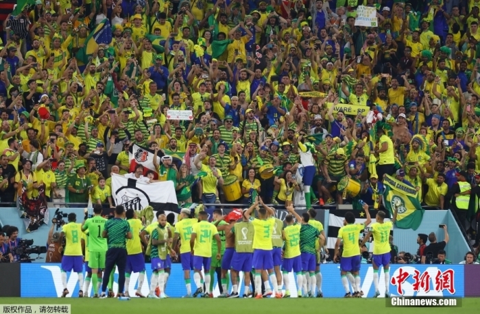 日本队逆转西班牙21头名出线 争议进球成焦点