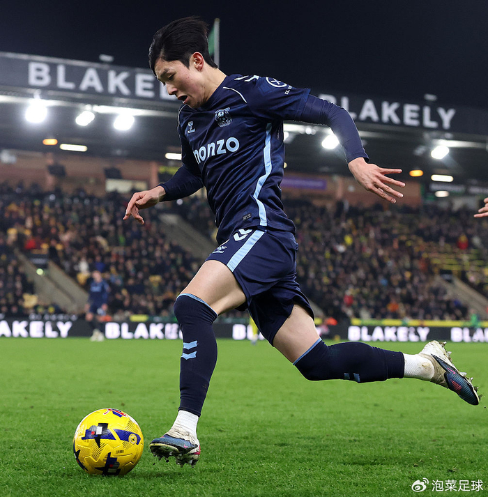 梁民革落选世界杯名单引热议，金泉尚武绝平光