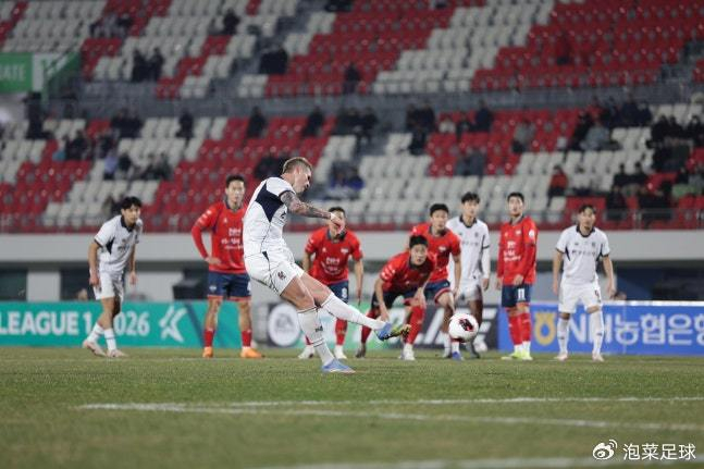 梁民革落选世界杯名单引热议，金泉尚武绝平光