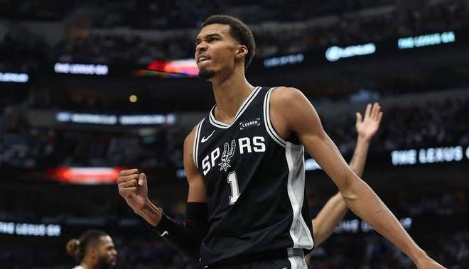 文班亚马41+16创历史最快两双 马刺9连胜登顶西部