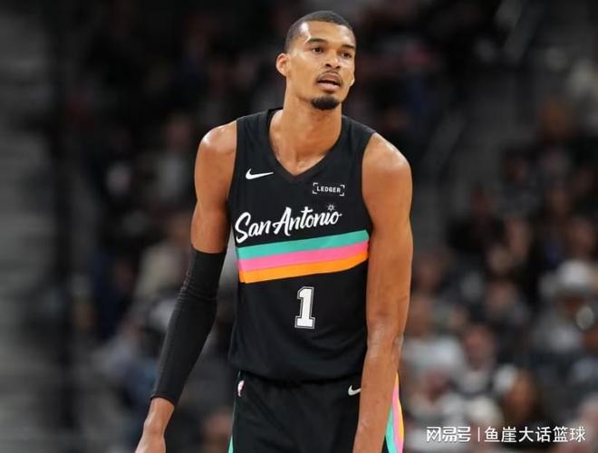 文班亚马季后赛首秀砍35分 马刺大胜开拓者