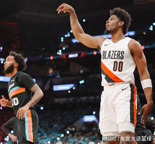 文班亚马季后赛首秀砍35分 马刺大胜开拓者