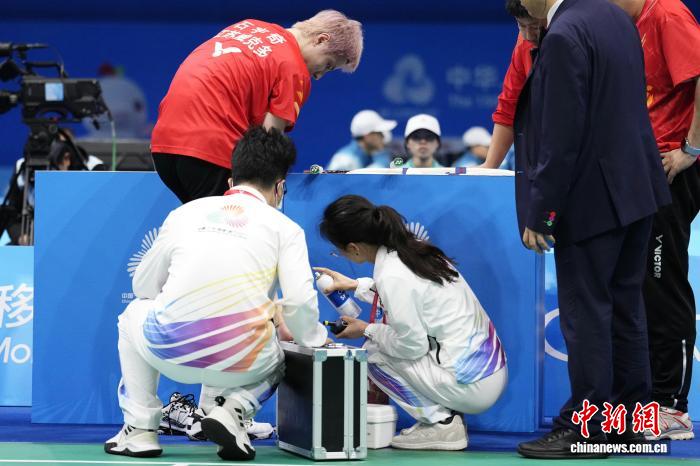 陈雨菲惊险晋级四强 石宇奇黄东萍退赛引关注