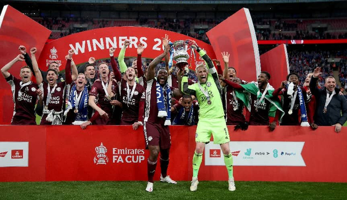 从英超冠军到英甲：莱斯特城十年崩塌之路